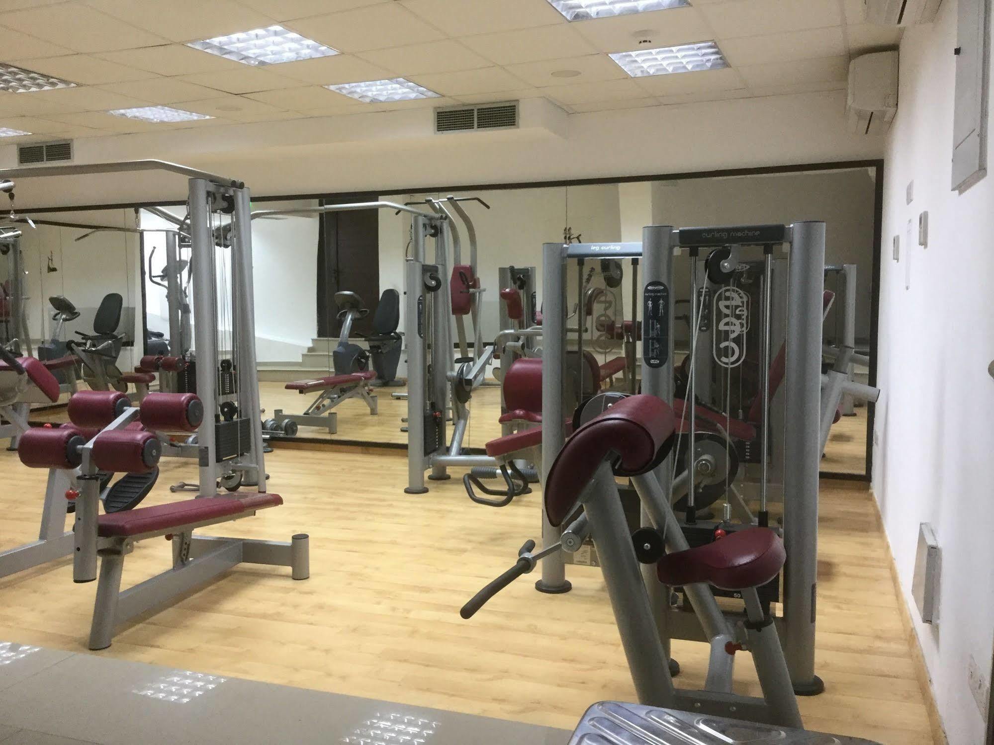 Royiatiko Hotel Никозия Екстериор снимка