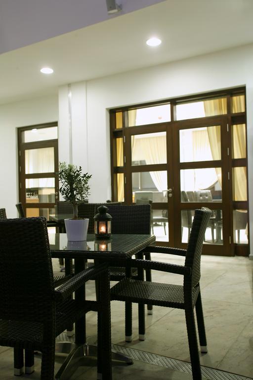 Royiatiko Hotel Никозия Екстериор снимка